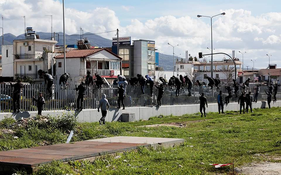 Προσφυγικό: Συνωστισμός, ανομία και καθυστερήσεις